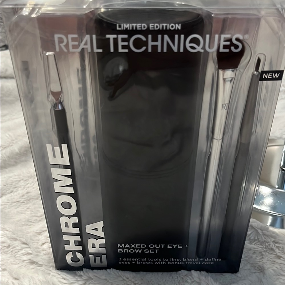 Real Techniques Chrome Era Eye and Brow Set - Silver and Black